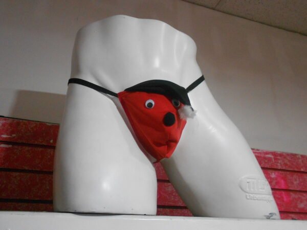 HILO ROJO CON SOMBRERO